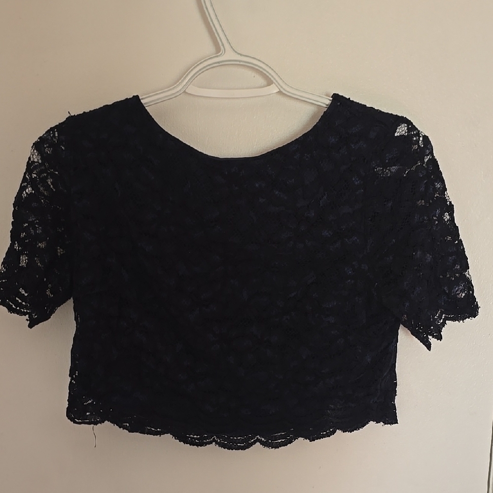 Lulu's Black Fitted Crop Blouse